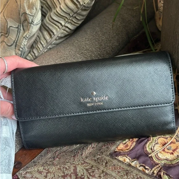 Authentic KATE SPADE Saffiano leather trifold travel large snap wallet - Picture 1 of 11